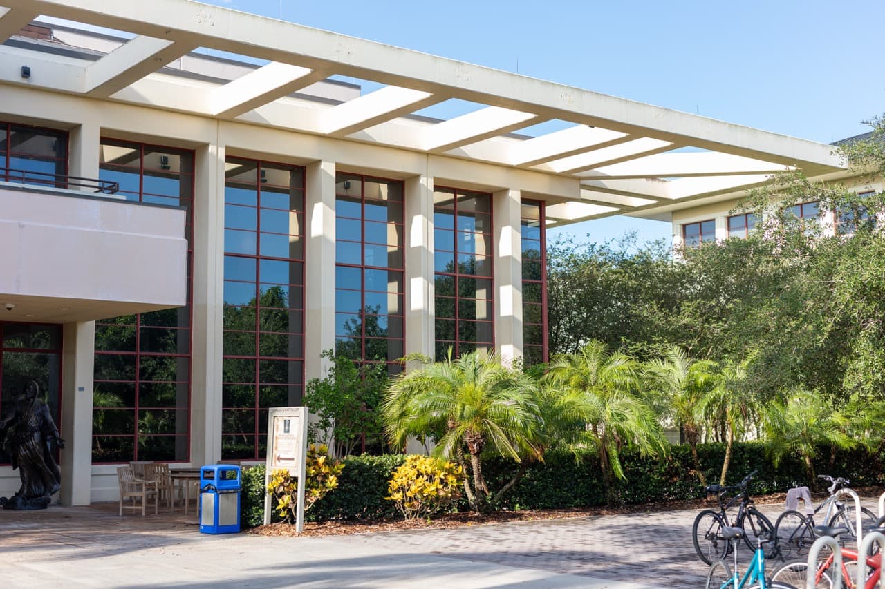Canizaro Library Exterior