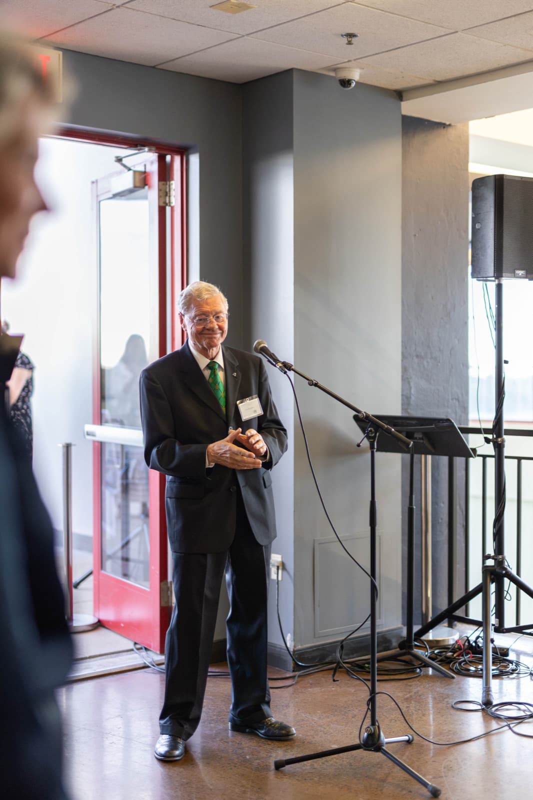 Graduates smiling together at the start of the Alumni Reception
