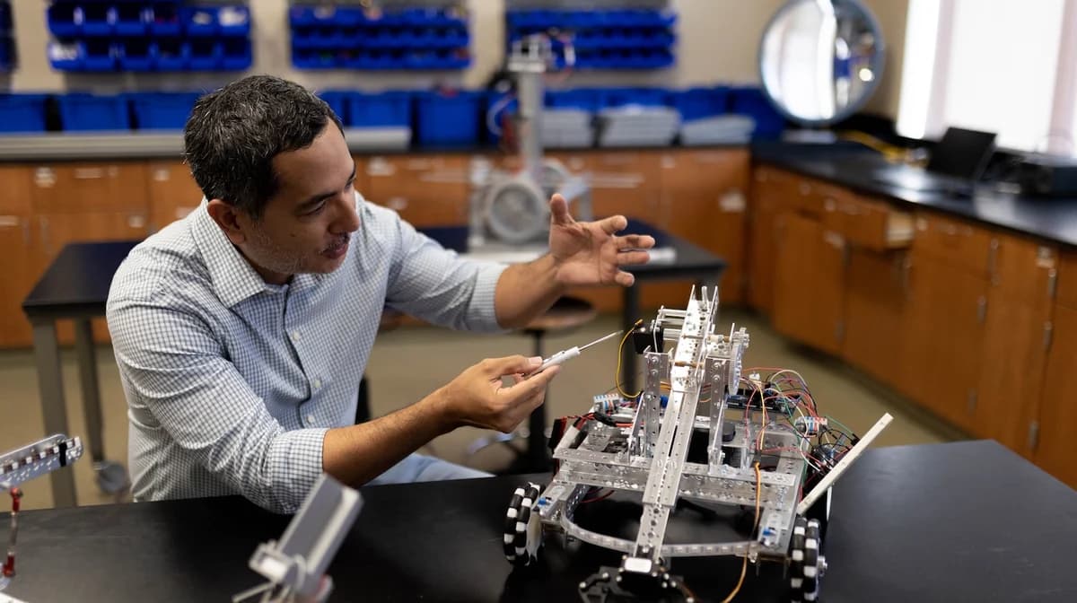 New Engineering Minor Builds Excitement at AMU!