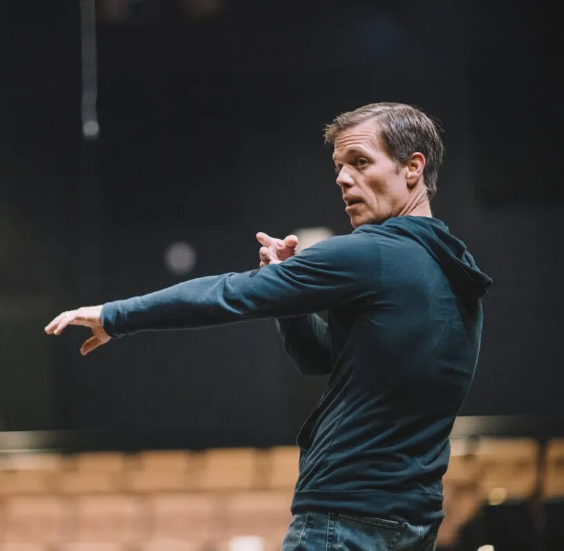 BRING THE BEAUTY OF SHAKESPEARE TO LIFE