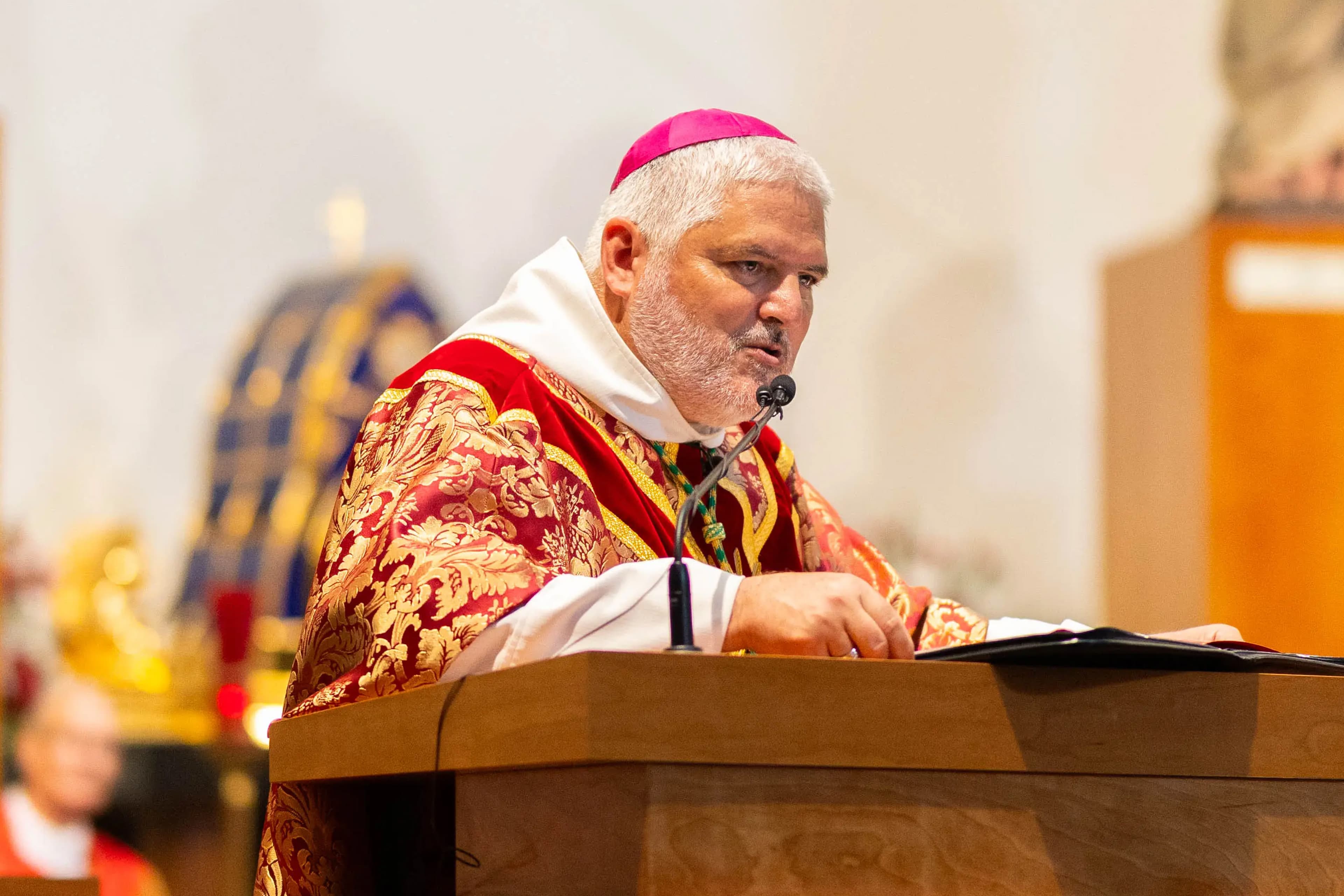 Bishop Agüero Celebrates Opening Mass
